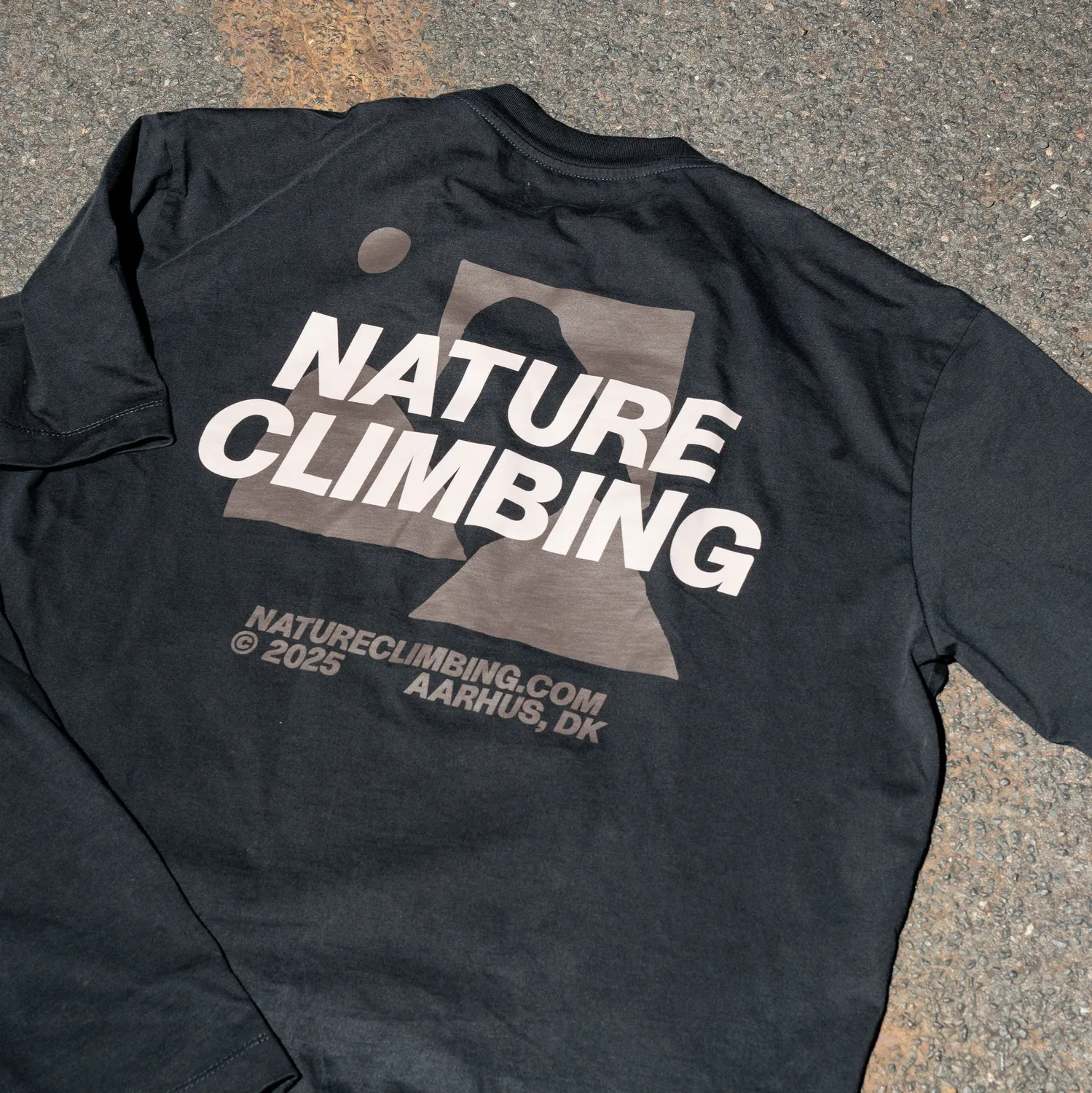 Nature Climbing Horizon T-shirt dusty black økologisk bomuld