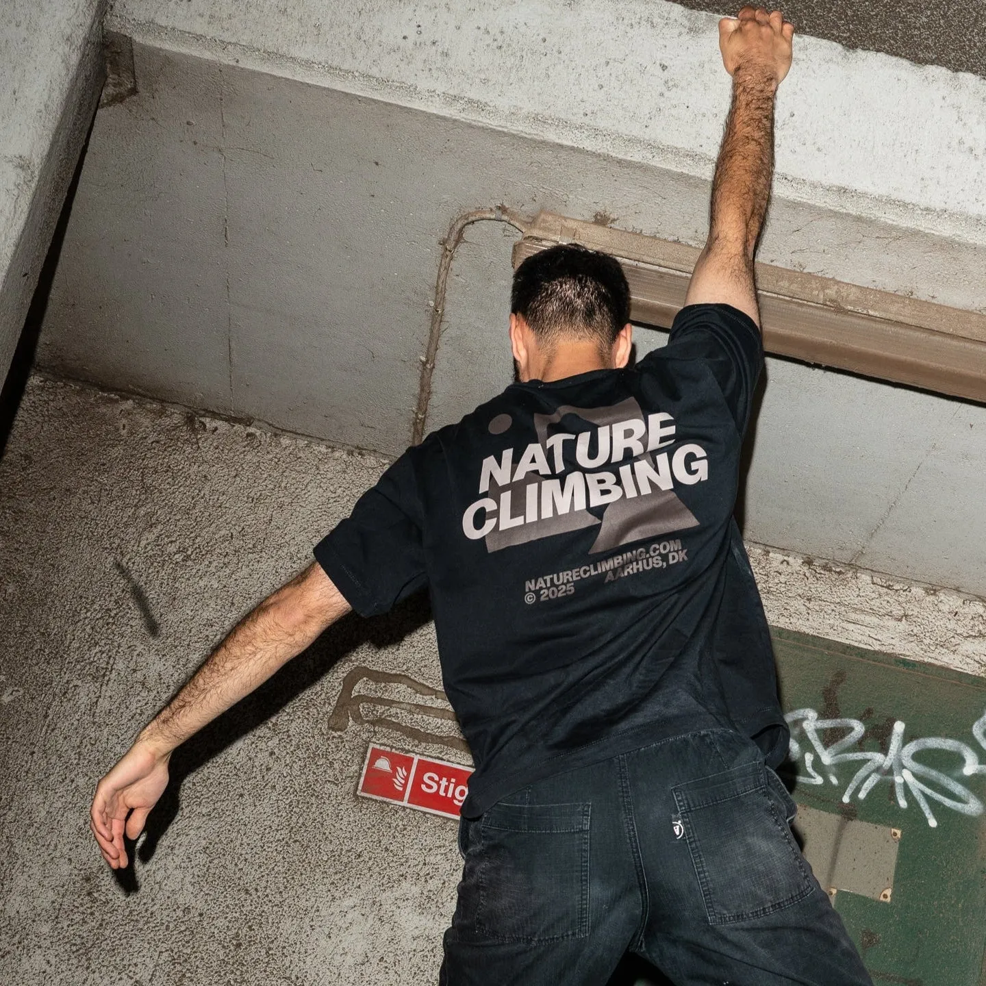 Nature Climbing Horizon T-shirt dusty black økologisk bomuld