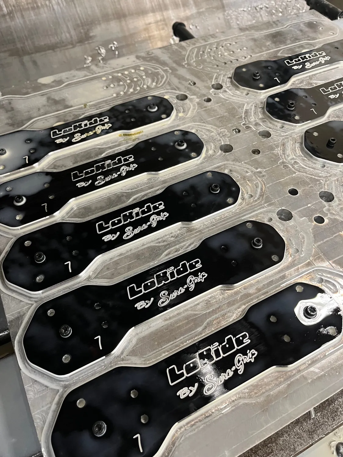 Sure-Grip LoRide plate sort undervogn lav profil